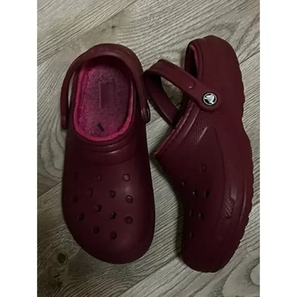 Maroon Crocs with soft interior size men 7 women 9 - Picture 4 of 11